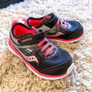Baby Girls Saucony Hot Pink Black Velcro Sneakers Shoes size 6M NWOT